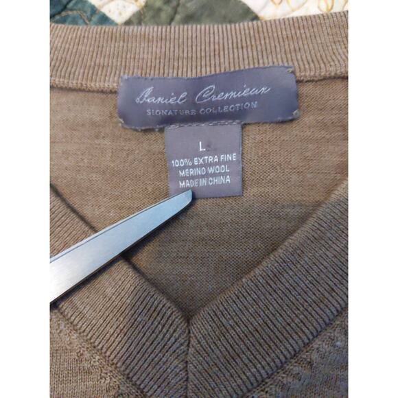 Daniel Cremieux Men's Size L 100% Merino Wool V-Neck Tan Sweater - Picture 3 of 9